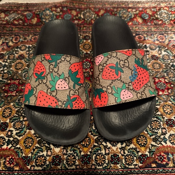 Gucci Black and Multicolor Strawberry Slides - Picture 1 of 8